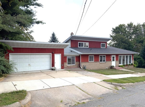 814 HILLCREST AVE, Wausau, WI 54401