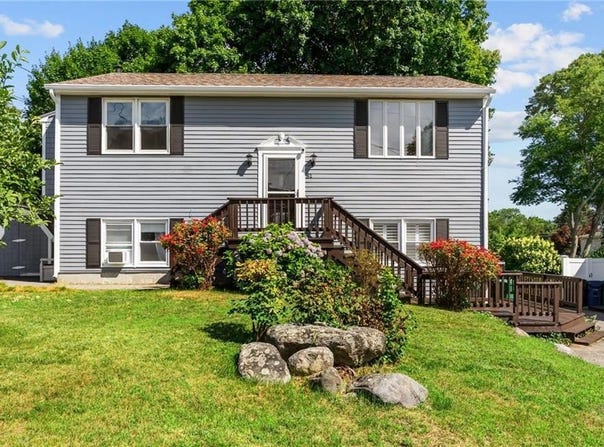 81 Pender Avenue, Warwick, RI 02889