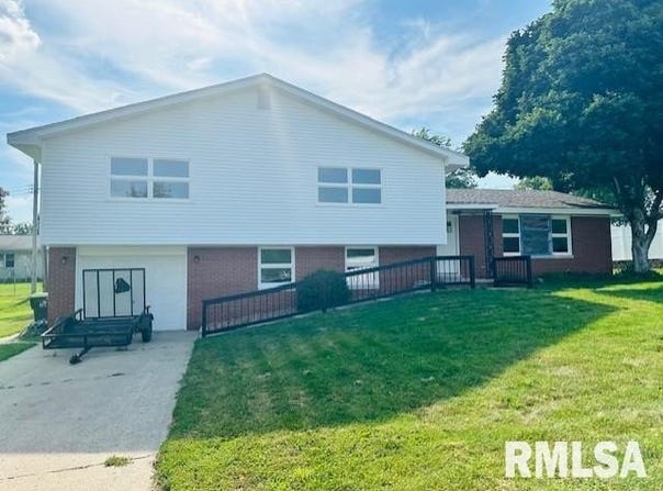 7 Newland Lane, Jacksonville, IL 62650