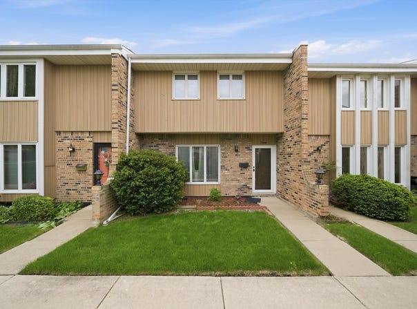 20 Ottawa Court, Justice, IL 60458