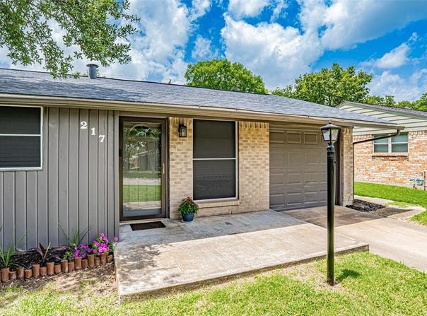 217 Wintercrest Road, Burleson, TX 76028