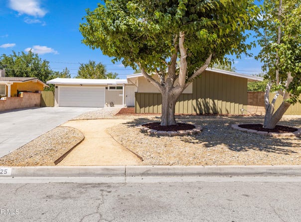 2025 W Newgrove Street, Lancaster, CA 93536