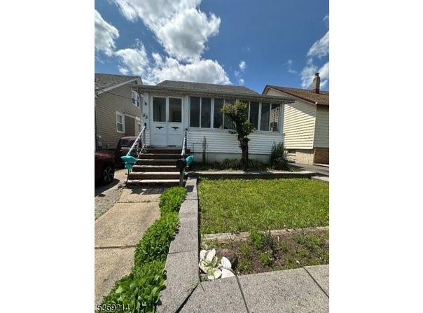 55 Center St, Belleville Twp., NJ 07109-1705