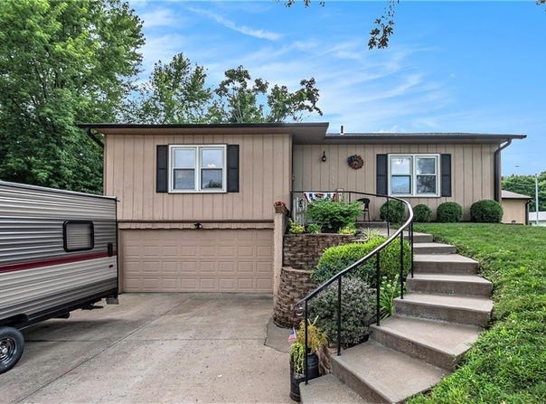 5514 Pershing Road, St Joseph, MO 64505
