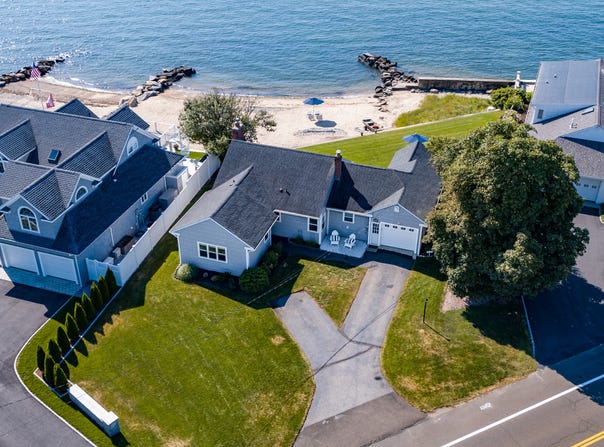 515 Maple Avenue, Old Saybrook, CT 06475