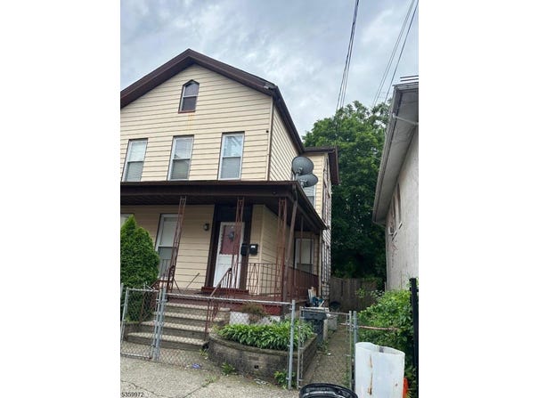 82 Godwin Ave, Paterson City, NJ 07501-1505