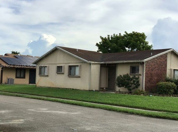 9721 W Daffodil Ln, Miramar, FL 33025