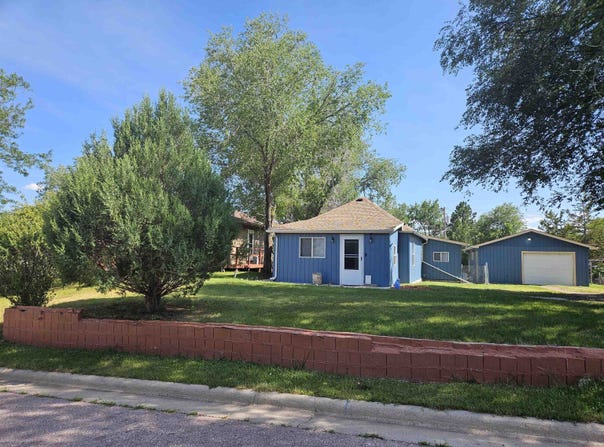 2011 Jennings Avenue, Hot Springs, SD 57747