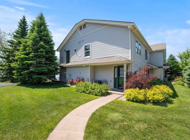 524 Marina Dr, Superior, WI 54880