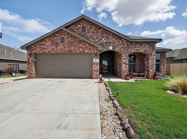 905 Buffalo Court, Stanton, TX 79782