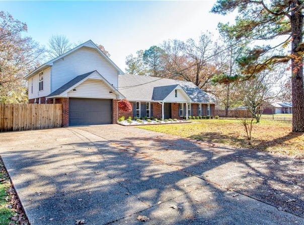 910 S Adams ST, Lavaca, AR 72941