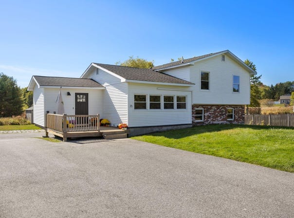35 Longmeadow Drive, Gorham, ME 04038