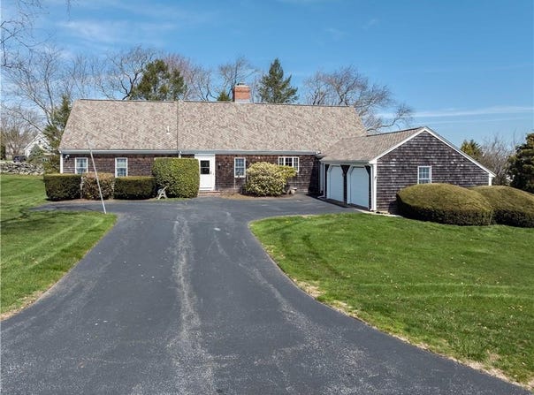 56 Holman Street, Portsmouth, RI 02871