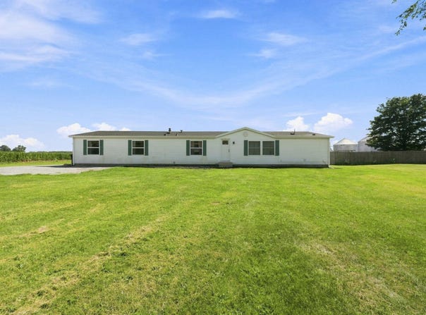 11946 US 6 Highway, Syracuse, IN 46567