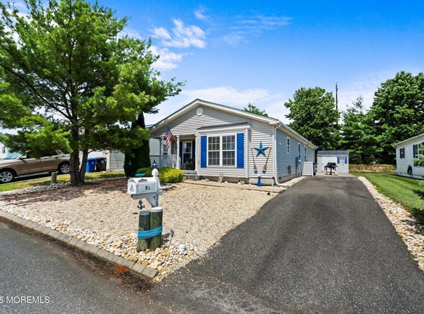 36 Fort Lee Drive, Manahawkin, NJ 08050