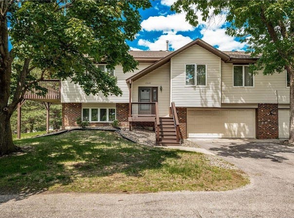 13622 Knox Drive, Burnsville, MN 55337