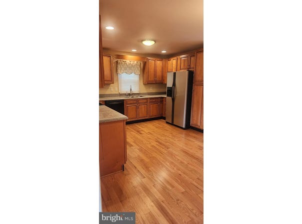 33 MAPLEDALE AVENUE, GLEN BURNIE, MD 21061