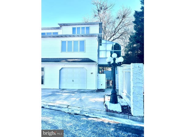 37 HUNTER'S POINTE DR., MILLSBORO, DE 19966