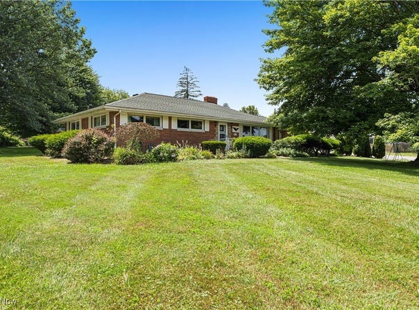 759 Valley View Drive, Brookfield, OH 44403