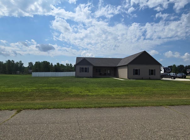 48131 Timber Creek Drive, Belleville, MI 48111
