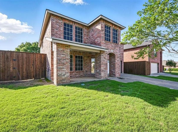 2804 Chisholm Trail, Corinth, TX 76210