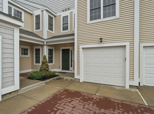 34 Village Dr, Quincy, MA 02169