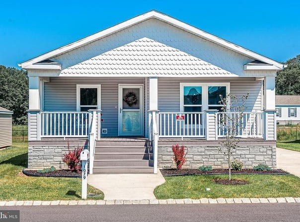 1079 BERGEN AVENUE, WILLIAMSTOWN, NJ 08094