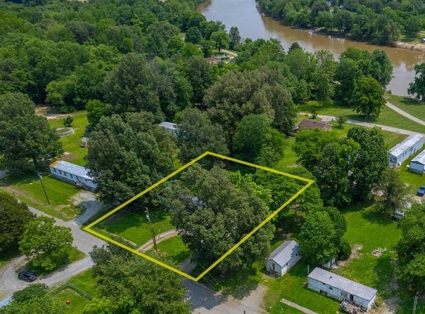 249 E 2nd St, Calhoun, KY 42327