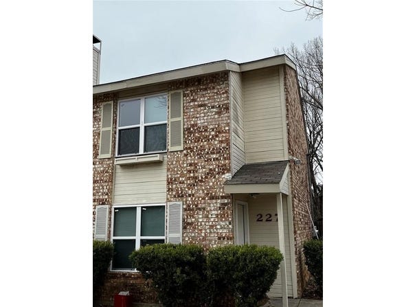 227 Country Bend Drive, Duncanville, TX 75137
