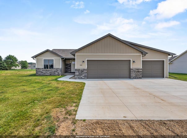510 RUSTIC RIDGE Drive, BRILLION, WI 54110-0000