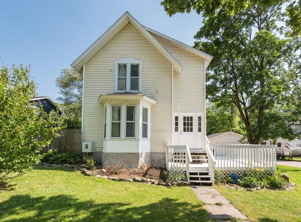 123 Johnson Street SE, Caledonia, MI 49316