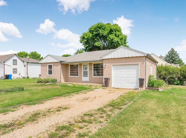 100 W 1st St, Tea, SD 57064