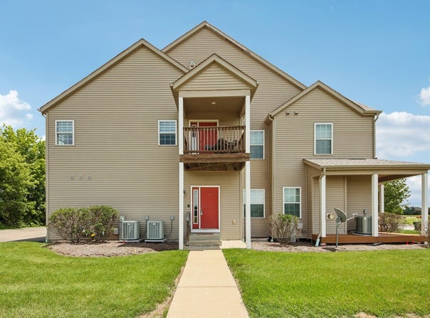 661 Stonegate Drive, Sycamore, IL 60178