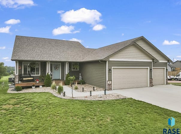 39 N 6th St, Baltic, SD 57003