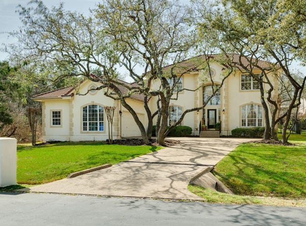 22 Stillmeadow DR, The Hills, TX 78738