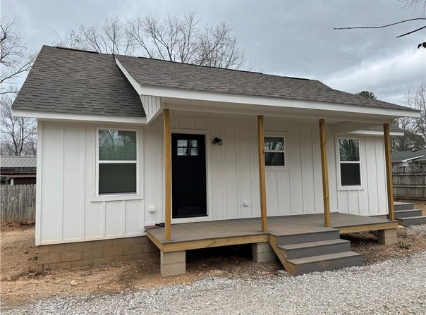 313 Douglas  ST, Berryville, AR 72616