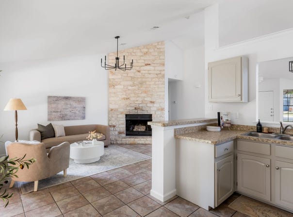 905 Minturn LN, Austin, TX 78748