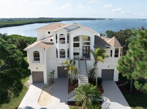 1661 SEA BREEZE DRIVE, TARPON SPRINGS, FL 34689