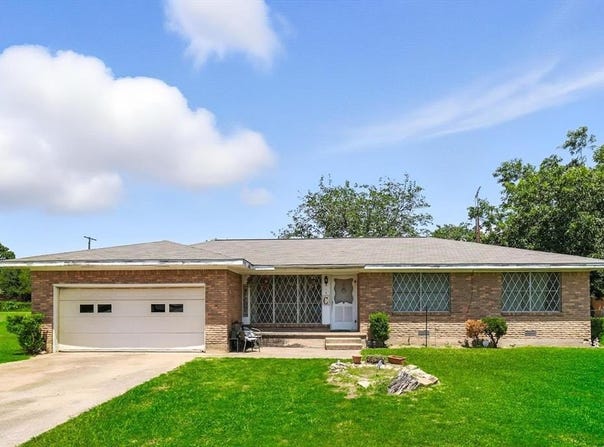 204 N Preston Street, Whitney, TX 76692
