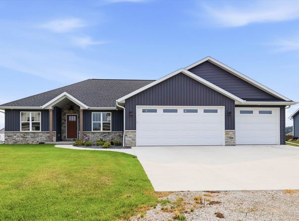8372 ST NORBERT Drive, NEENAH, WI 54956