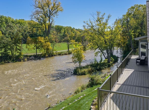 726 Island Court, Baraboo, WI 53913