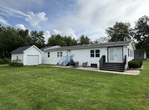 1118 E Chicago Road, Quincy, MI 49082
