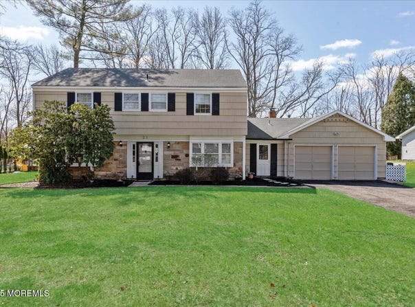 23 Clinton Drive, Manalapan, NJ 07726