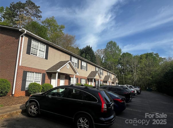 972 NW 8th Avenue, Hickory, NC 28601