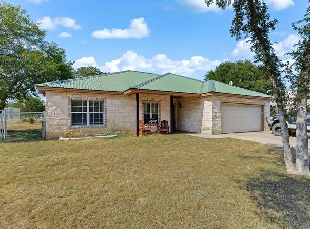 145 Chaumont St, Kingsland, TX 78639