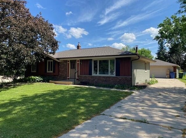 655 E Mackinac Ave, Oak Creek, WI 53154