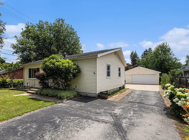 1109 Goguac Street W, Battle Creek, MI 49015