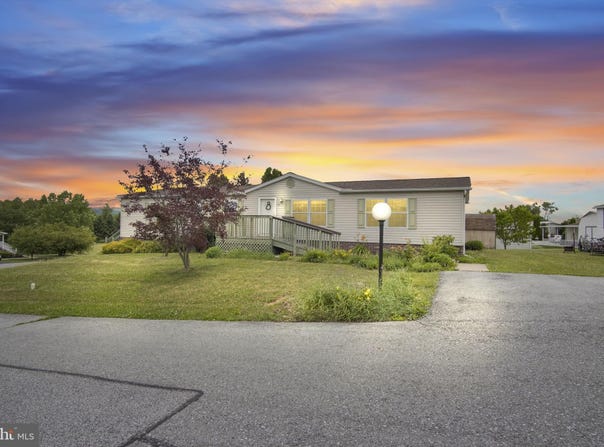 1 PINE ST, FREDERICKSBURG, PA 17026