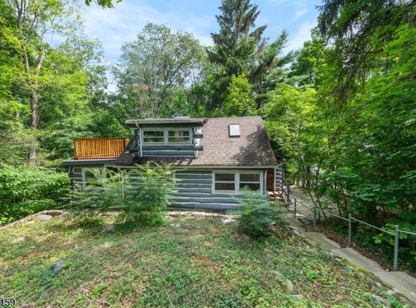 47 Twin Oaks Trl, West Milford Twp., NJ 07421-2932