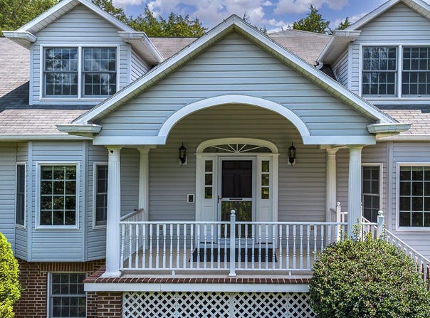 33 Edgewood Dr, Lexington, VA 24450